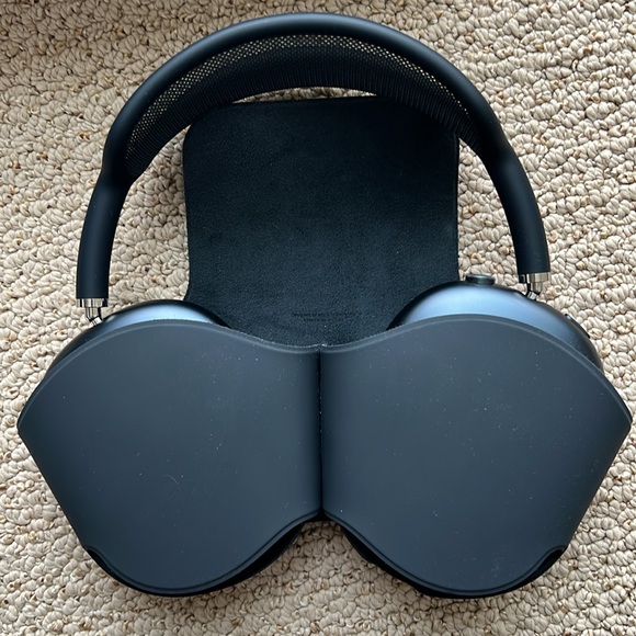 Apple AirPods Max (color Midnight) model A3184 - Picture 3 of 14